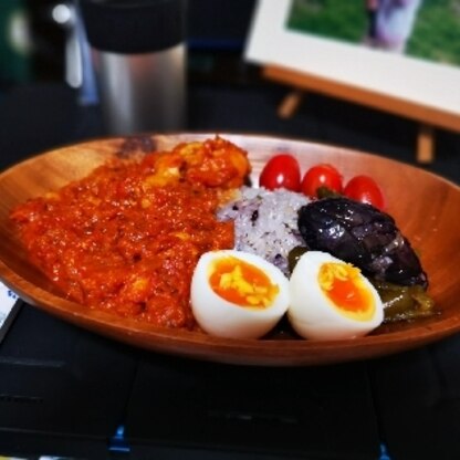 初めてでも、美味しくできました（笑）
トマト缶を多く入れ、レッドペッパーを少なめにすると、辛さに弱い人でも美味しくいただけます。